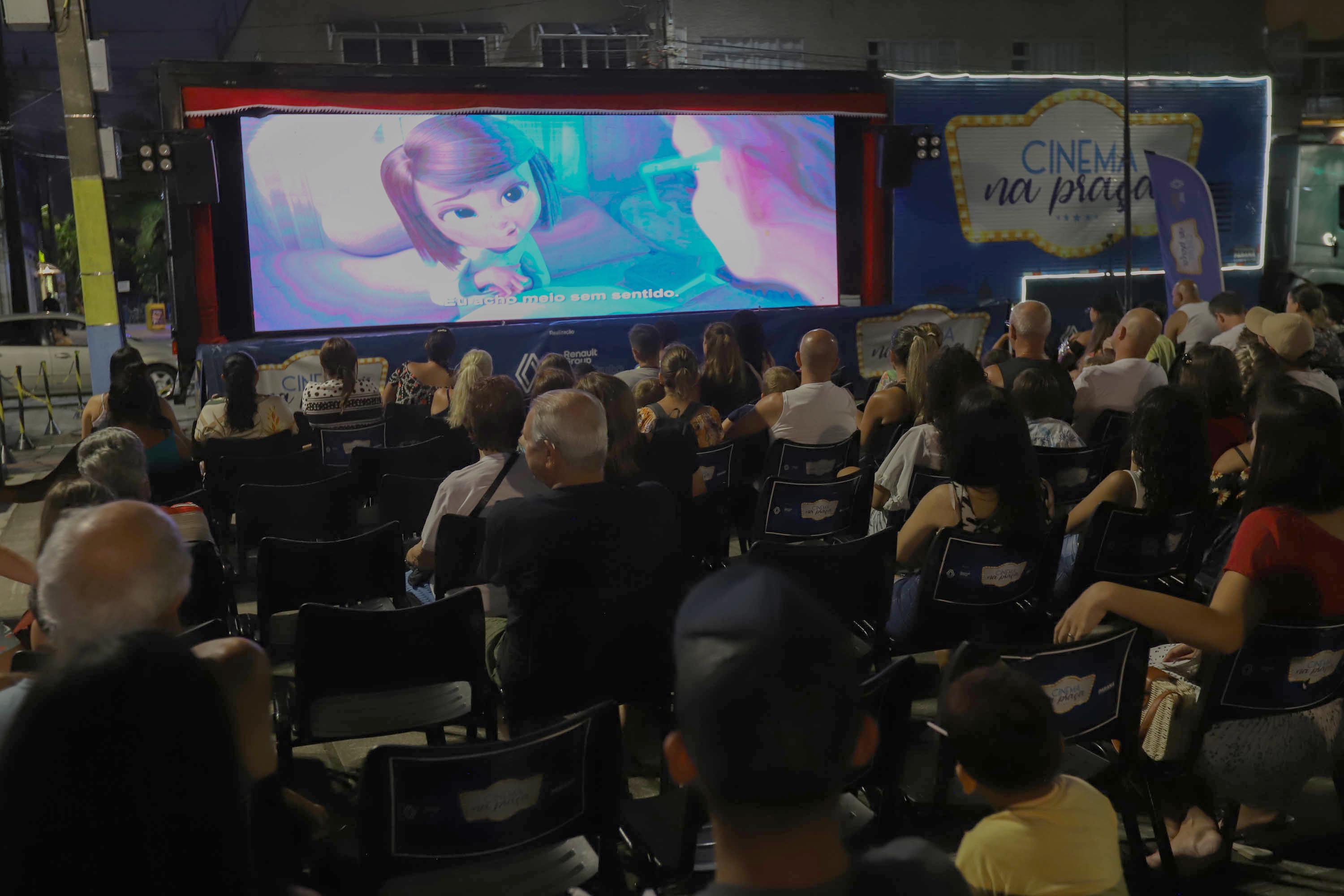 Com início de sessões de cinema ao ar livre, Estado aumenta opções de lazer no Litoral
