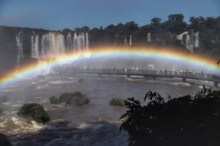 Com avanço da vacinação, Foz do Iguaçu ganha novo fôlego no turismo.