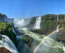 Alta na visitação aquece turismo em Foz do Iguaçu e Litoral.