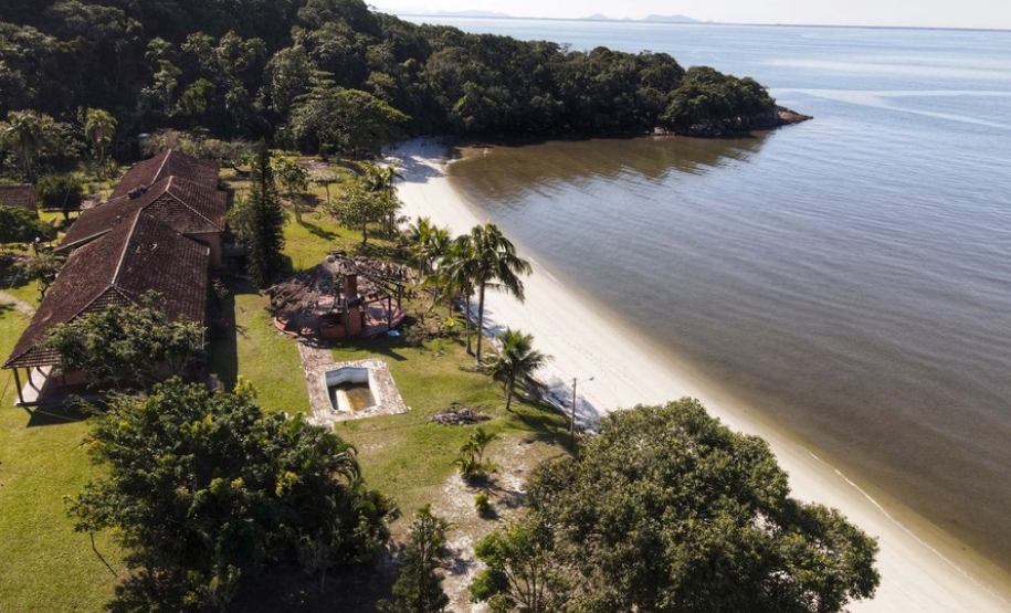 Ilha das Cobras começa a mudar de cara para receber a Escola do Mar