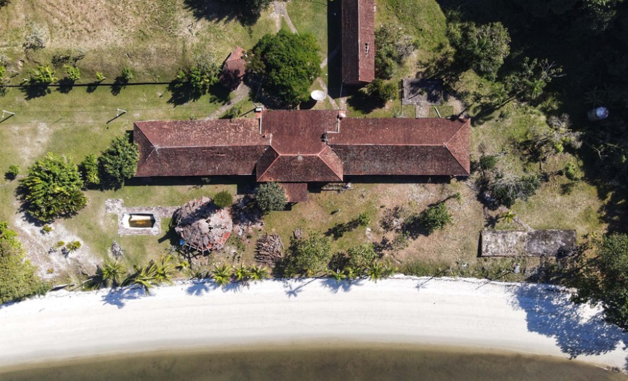 Ilha das Cobras começa a mudar de cara para receber a Escola do Mar