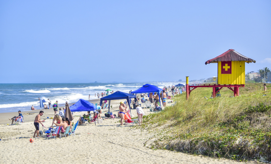 Alta na visitação aquece turismo em Foz do Iguaçu e Litoral.