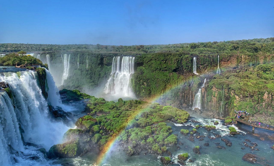 Alta na visitação aquece turismo em Foz do Iguaçu e Litoral.