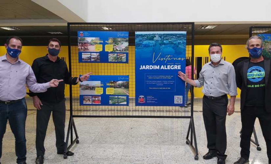 Exposição fotográfica no Aeroporto Afonso Pena apresenta atrações turísticas do Vale do Ivaí.