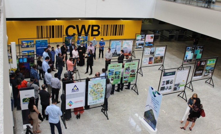 Exposição fotográfica no Aeroporto Afonso Pena apresenta atrações turísticas do Vale do Ivaí.